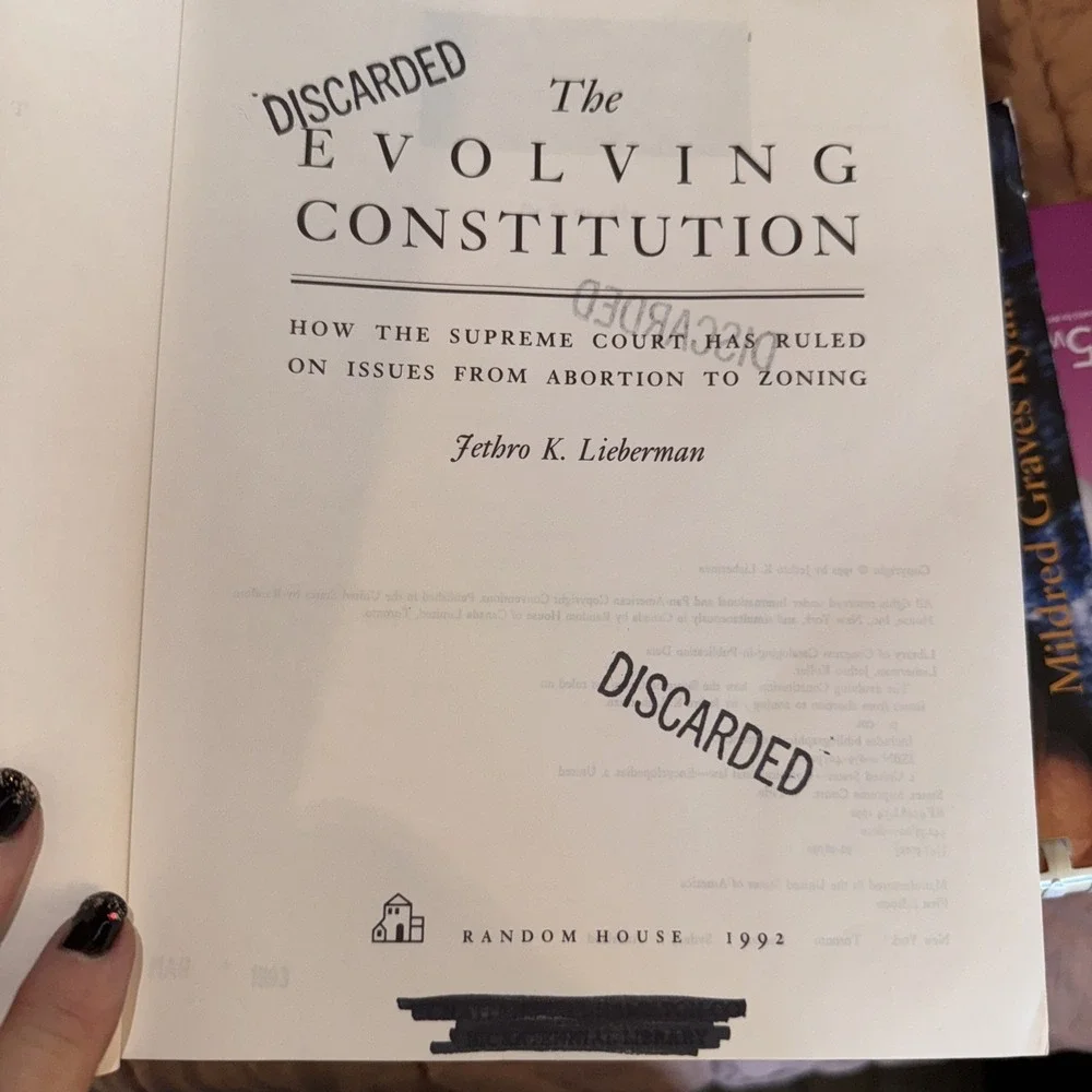 Evolving Constitution : How the Supreme Court Has Ruled on Issues from Abortion